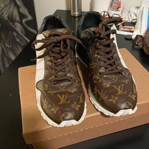 Mens Louis Vuitton Runaway Sneakers. Size 10.5